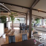 img_7268 白いグランドピアノが置いてある店内