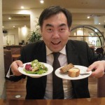 戦闘モードに突入　パンのお代わり３回するぞ！