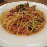 エビとフレッシュトマトのクリームパスタ