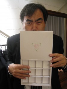髪の乱れが壮絶な戦いを物語っている？