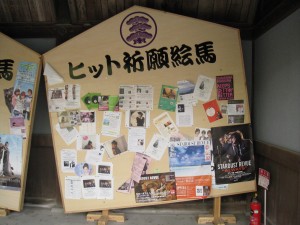 ここにポスターを貼ってヒットさせるぞ！