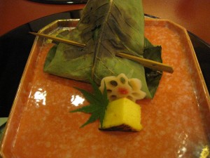 この葉っぱを開けると・・・