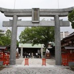 大きな鳥居がお出迎え
