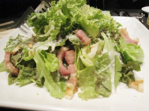 img_1538 生ベーコンとグラナパダノチーズのシーザーサラダ