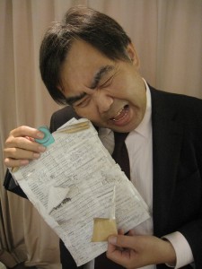 img_1943 この年季が入った電話帳・・・いや煮込んだようなボロ紙